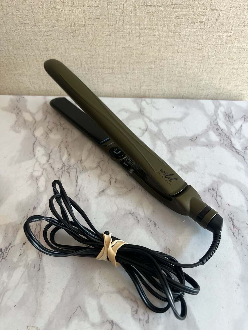 Conair Wild Primrose Ceramic Flat Iron Hair Straightener Army Green
